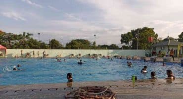 Area kolam renang untuk rekreasi dan olahraga di Kota Padang